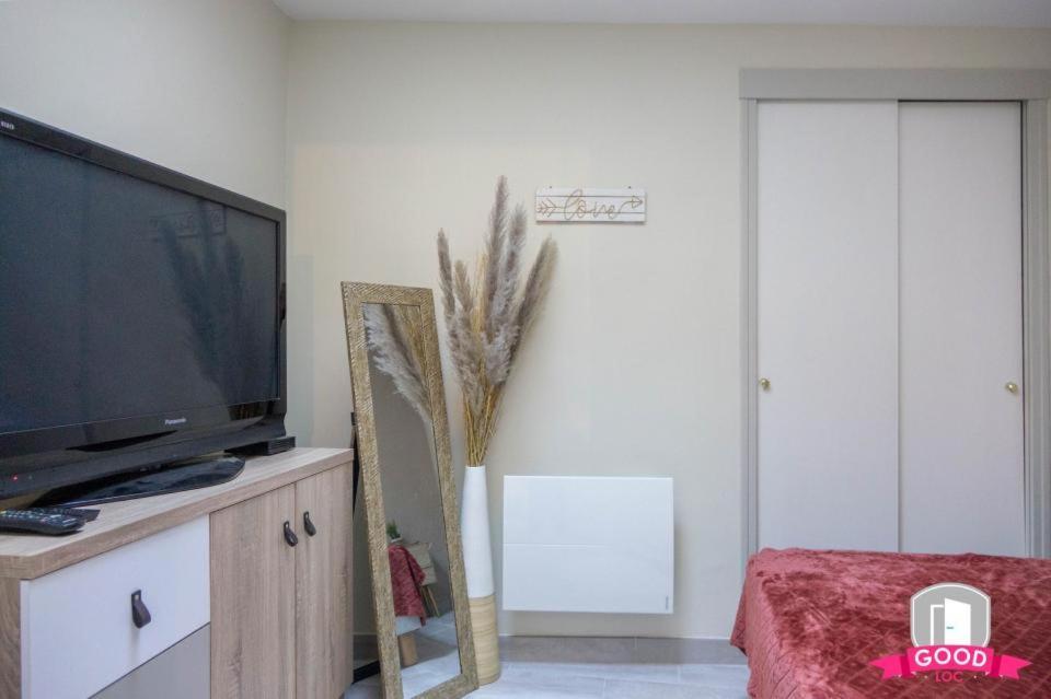 Ferienwohnung La Coquille D'Orleans Avec Sa Cour Exterior foto